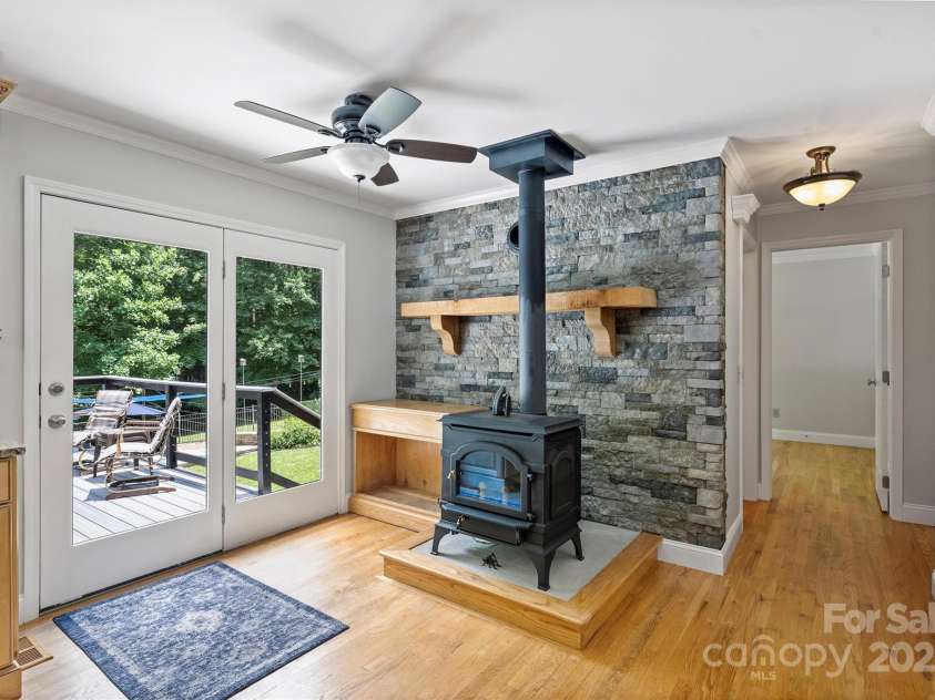 6411 Glenn Teague Road, Charlotte, NC 28216.  MLS# CAR4272377, YatesRealty ID 33718. 