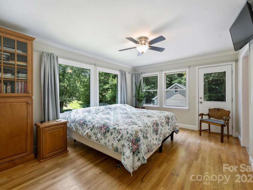 6411 Glenn Teague Road, Charlotte, NC 28216.  MLS# CAR4272377, YatesRealty ID 33718. 