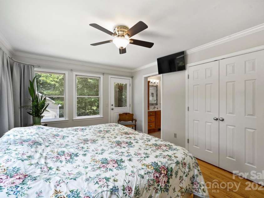 6411 Glenn Teague Road, Charlotte, NC 28216.  MLS# CAR4272377, YatesRealty ID 33718. 