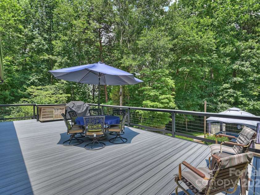 6411 Glenn Teague Road, Charlotte, NC 28216.  MLS# CAR4272377, YatesRealty ID 33718. 