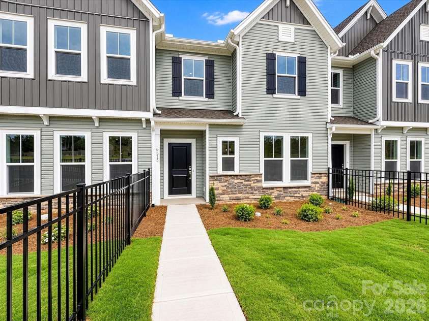 6613 Fire Lily Lane, Charlotte, NC 28216.  MLS# CAR4426558, YatesRealty ID 33719. 