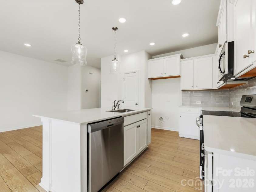 6613 Fire Lily Lane, Charlotte, NC 28216.  MLS# CAR4426558, YatesRealty ID 33719. Great Size Island