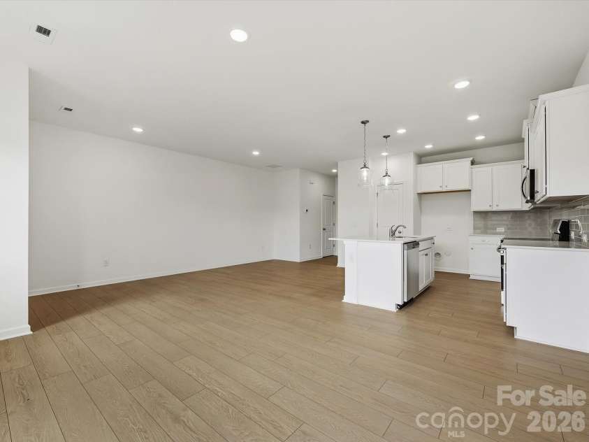 6613 Fire Lily Lane, Charlotte, NC 28216.  MLS# CAR4426558, YatesRealty ID 33719. Open Floorplan on 1st Floor
