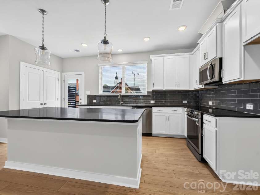 1128 Bismuth Lane, Charlotte, NC 28211.  MLS# CAR4352904, YatesRealty ID 3372. 