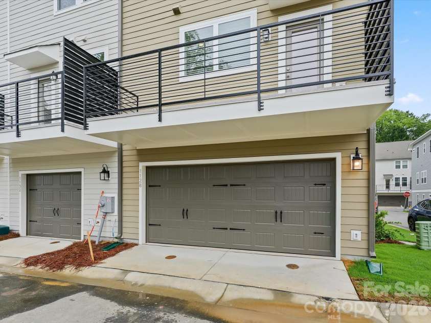 1128 Bismuth Lane, Charlotte, NC 28211.  MLS# CAR4352904, YatesRealty ID 3372. 