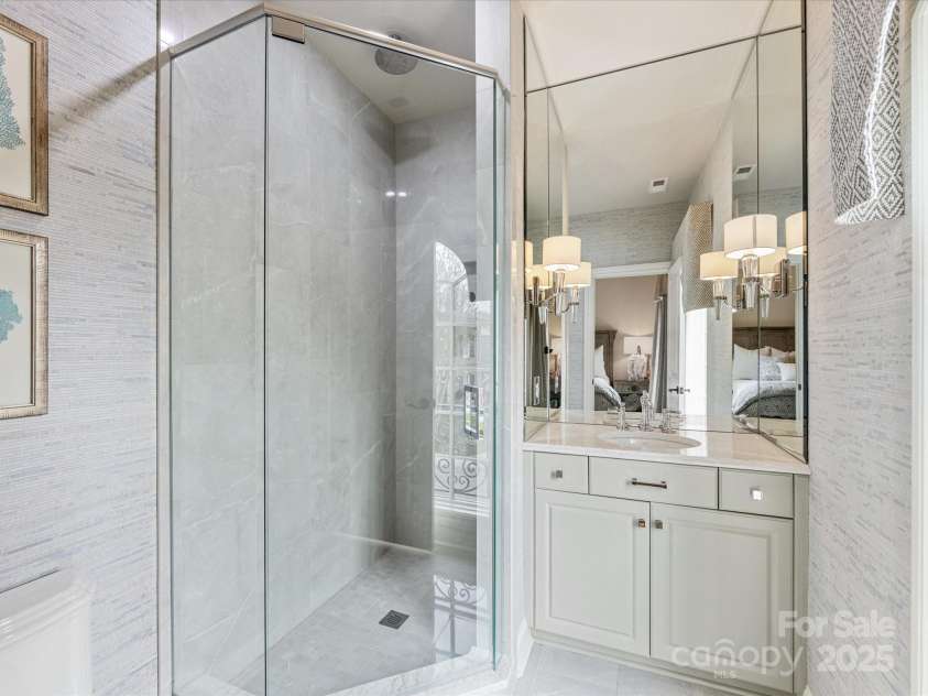 6711 Conservatory Lane, Charlotte, NC 28210.  MLS# CAR4221966, YatesRealty ID 3372. Bathroom