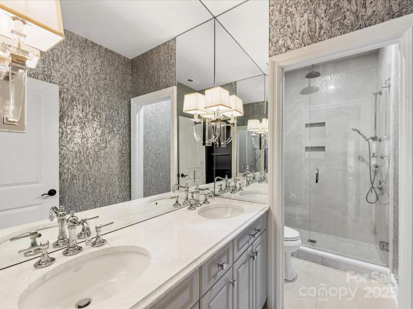 6711 Conservatory Lane, Charlotte, NC 28210.  MLS# CAR4221966, YatesRealty ID 3372. Bathroom