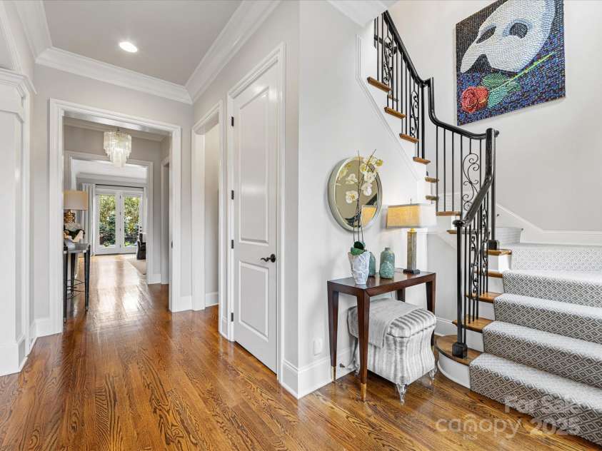 6711 Conservatory Lane, Charlotte, NC 28210.  MLS# CAR4221966, YatesRealty ID 3372. Entrance Foyer