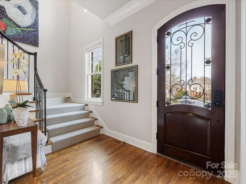 6711 Conservatory Lane, Charlotte, NC 28210.  MLS# CAR4221966, YatesRealty ID 3372. Foyer