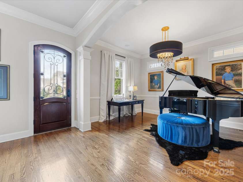 6711 Conservatory Lane, Charlotte, NC 28210.  MLS# CAR4221966, YatesRealty ID 3372. Foyer