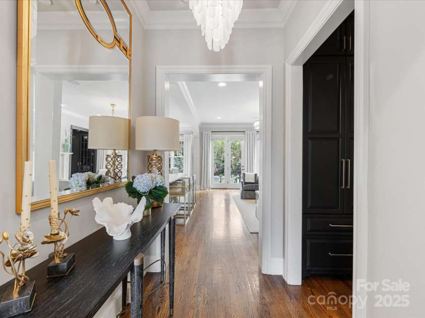 6711 Conservatory Lane, Charlotte, NC 28210.  MLS# CAR4221966, YatesRealty ID 3372. Foyer