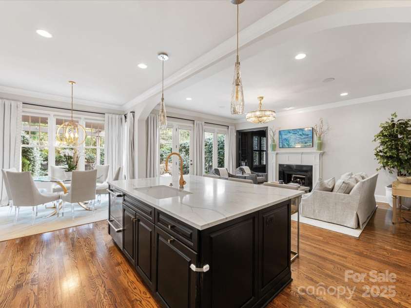 6711 Conservatory Lane, Charlotte, NC 28210.  MLS# CAR4221966, YatesRealty ID 3372. Kitchen