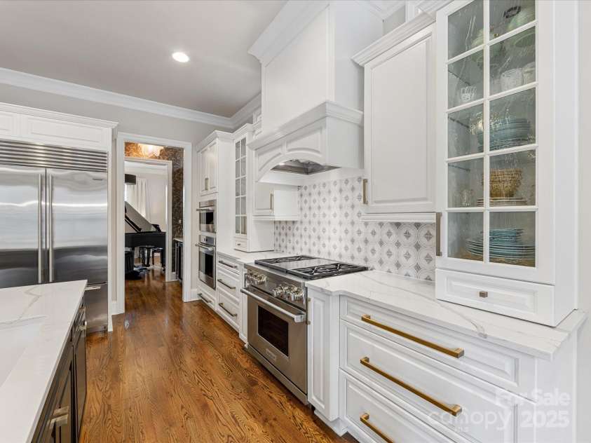 6711 Conservatory Lane, Charlotte, NC 28210.  MLS# CAR4221966, YatesRealty ID 3372. Kitchen