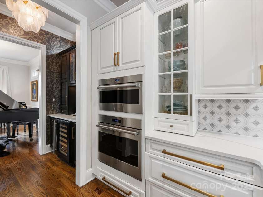 6711 Conservatory Lane, Charlotte, NC 28210.  MLS# CAR4221966, YatesRealty ID 3372. Kitchen