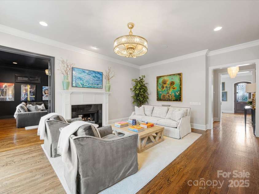 6711 Conservatory Lane, Charlotte, NC 28210.  MLS# CAR4221966, YatesRealty ID 3372. Living Room