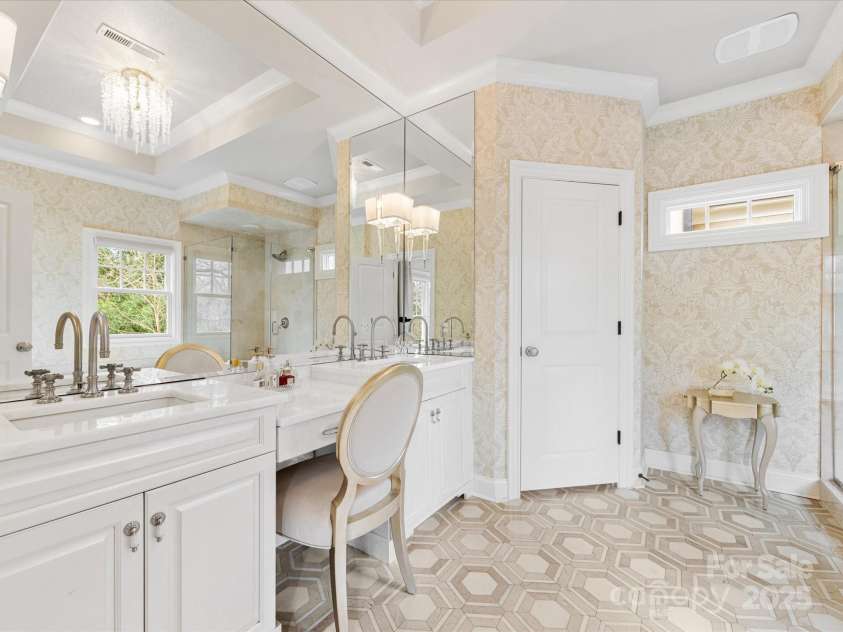 6711 Conservatory Lane, Charlotte, NC 28210.  MLS# CAR4221966, YatesRealty ID 3372. Primary Bathroom