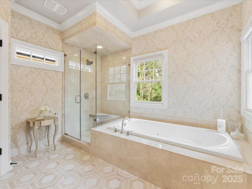 6711 Conservatory Lane, Charlotte, NC 28210.  MLS# CAR4221966, YatesRealty ID 3372. Primary Bathroom