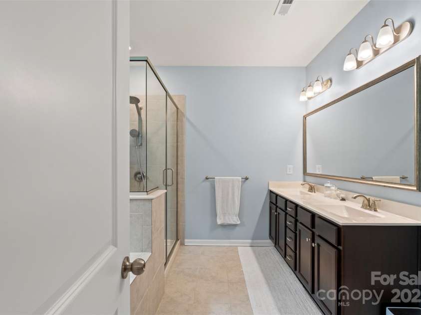 20417 Creek Bend Edge Court, Matthews, NC 28105.  MLS# CAR4250991, YatesRealty ID 33720. 