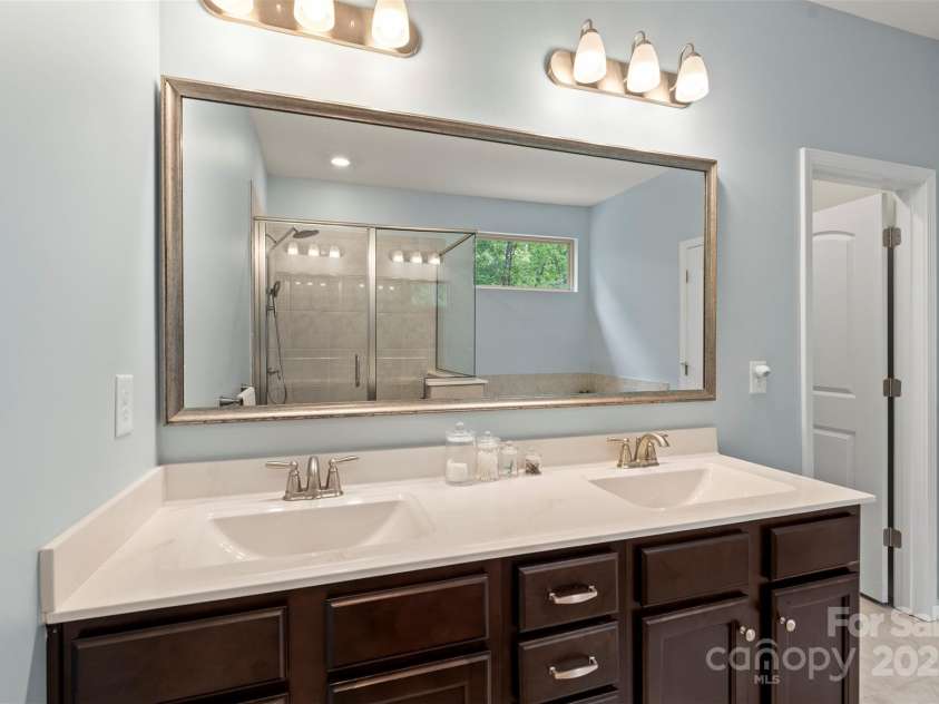 20417 Creek Bend Edge Court, Matthews, NC 28105.  MLS# CAR4250991, YatesRealty ID 33720. 