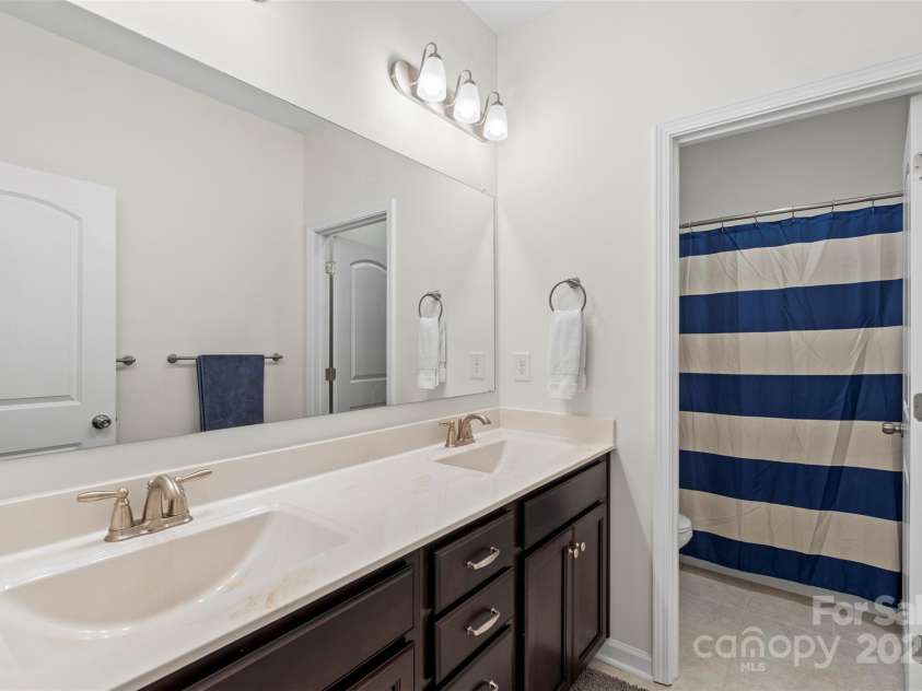 20417 Creek Bend Edge Court, Matthews, NC 28105.  MLS# CAR4250991, YatesRealty ID 33720. 