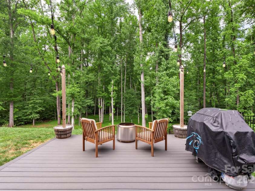 20417 Creek Bend Edge Court, Matthews, NC 28105.  MLS# CAR4250991, YatesRealty ID 33720. 