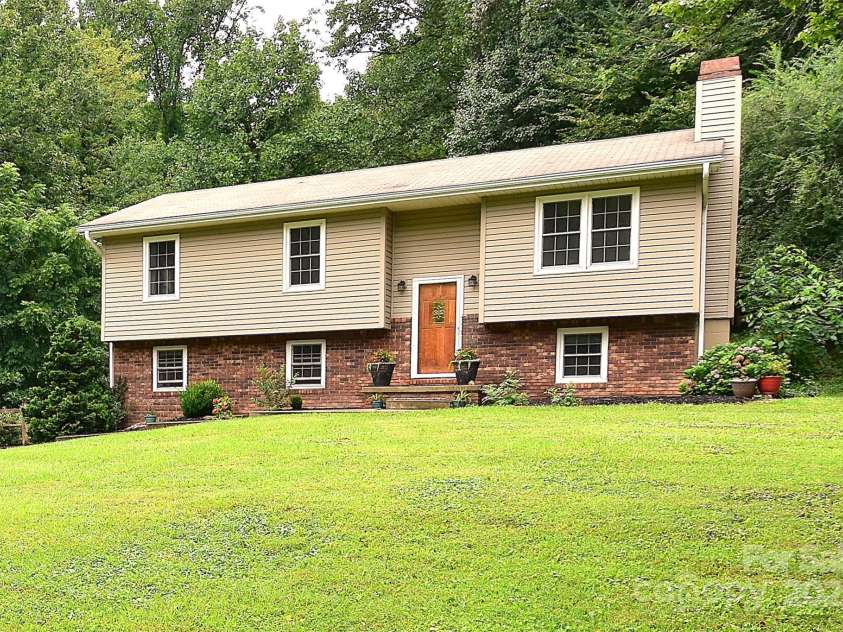 76 Melton Road, Candler, NC 28715.  MLS# CAR4289912, YatesRealty ID 33722. 