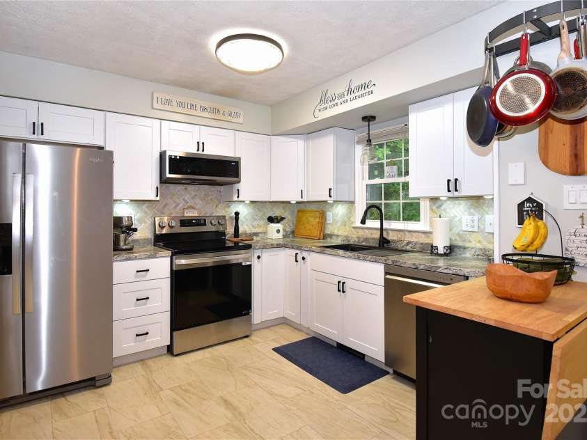 76 Melton Road, Candler, NC 28715.  MLS# CAR4289912, YatesRealty ID 33722. 