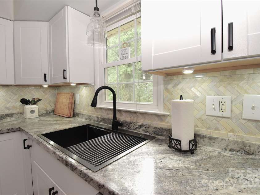 76 Melton Road, Candler, NC 28715.  MLS# CAR4289912, YatesRealty ID 33722. 