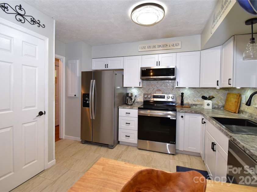 76 Melton Road, Candler, NC 28715.  MLS# CAR4289912, YatesRealty ID 33722. 