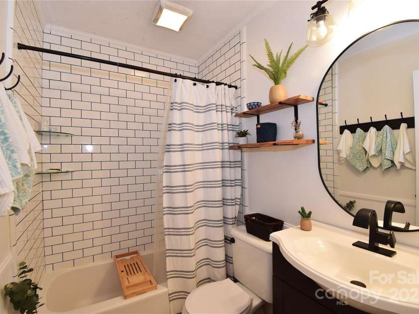 76 Melton Road, Candler, NC 28715.  MLS# CAR4289912, YatesRealty ID 33722. 