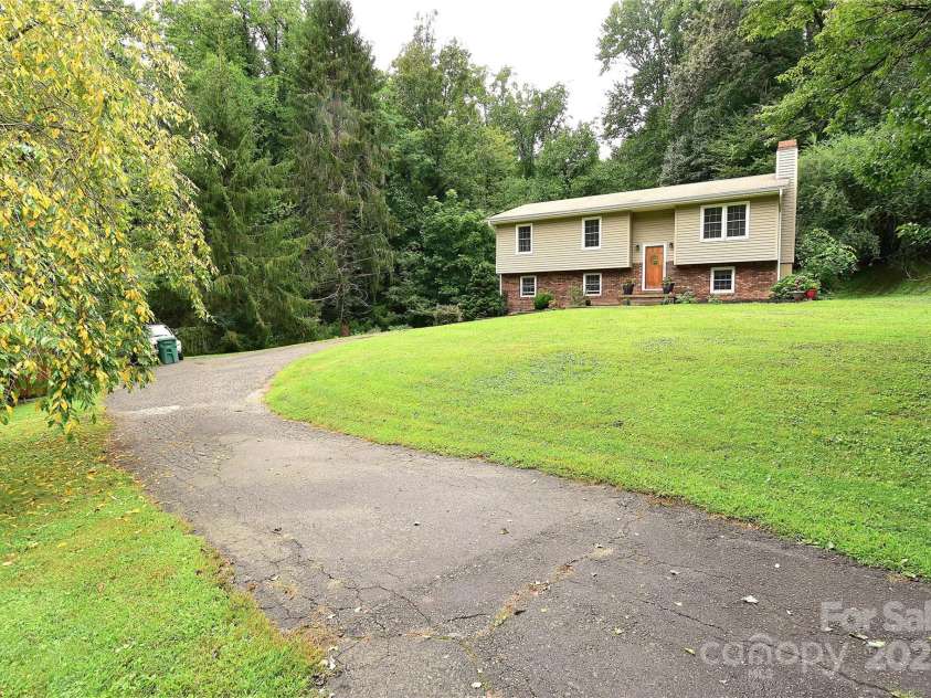 76 Melton Road, Candler, NC 28715.  MLS# CAR4289912, YatesRealty ID 33722. 