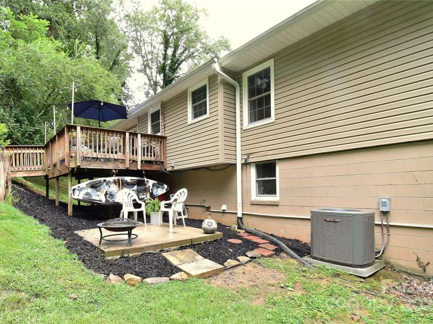 76 Melton Road, Candler, NC 28715.  MLS# CAR4289912, YatesRealty ID 33722. 