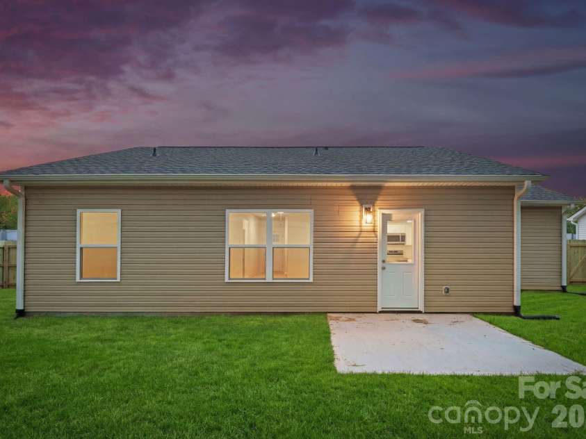 912 Bond Avenue, Gastonia, NC 28052.  MLS# CAR4390894, YatesRealty ID 33722. Representation