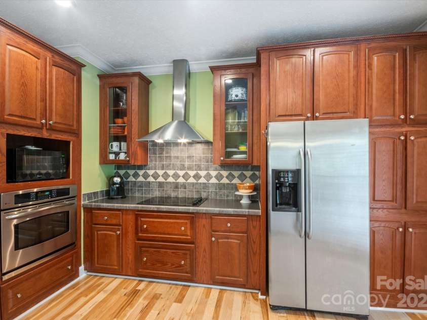 142 Pinners Cove Road, Asheville, NC 28803.  MLS# CAR4287127, YatesRealty ID 33723. Kitchen with lots of cabinets!