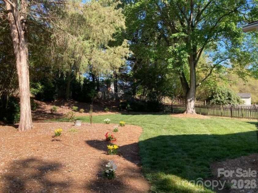 3009 Planters Walk Court, Charlotte, NC 28210.  MLS# CAR4383796, YatesRealty ID 33723. Backyard Flower Beds & Trees