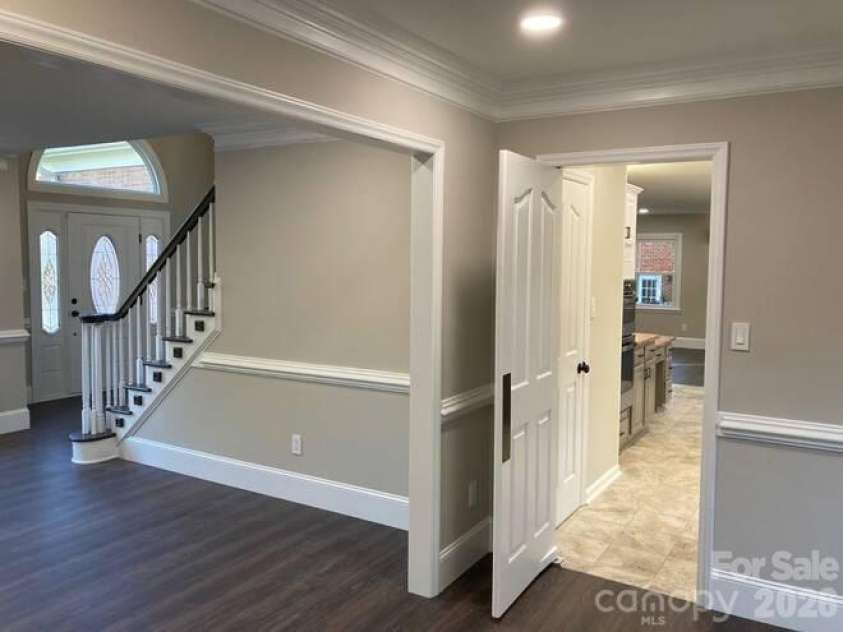 3009 Planters Walk Court, Charlotte, NC 28210.  MLS# CAR4383796, YatesRealty ID 33723. Dining Rm Door Into Kitchen