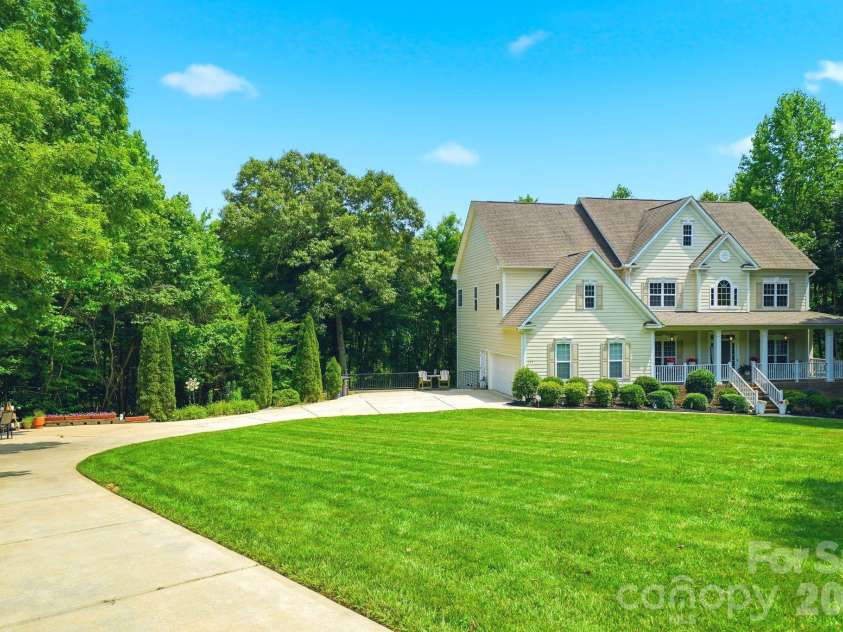 309 Walking Horse Trail, Davidson, NC 28036.  MLS# CAR4398377, YatesRealty ID 33725. 