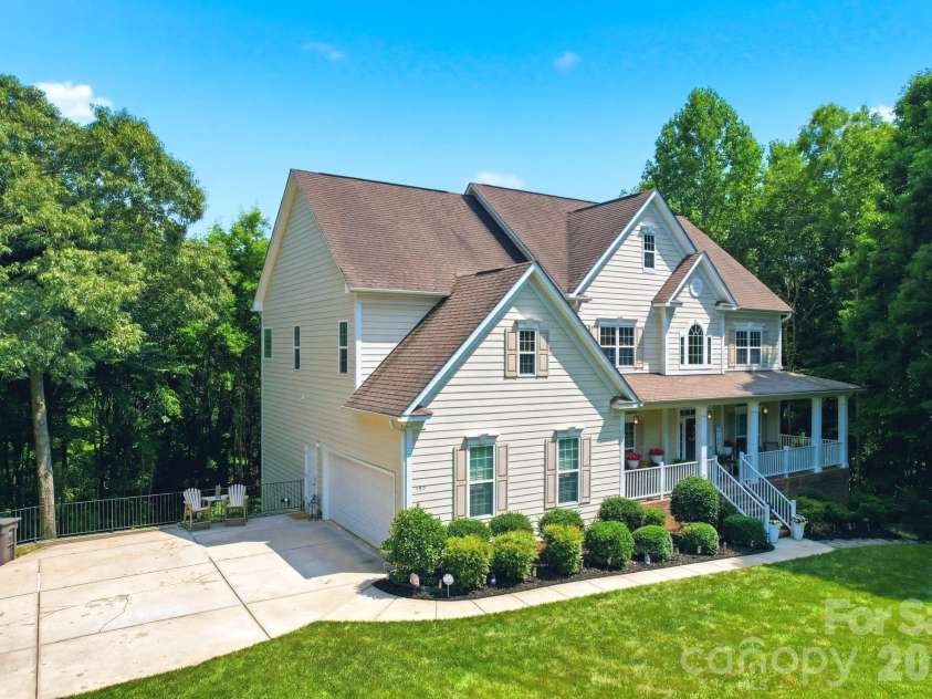 309 Walking Horse Trail, Davidson, NC 28036.  MLS# CAR4398377, YatesRealty ID 33725. 