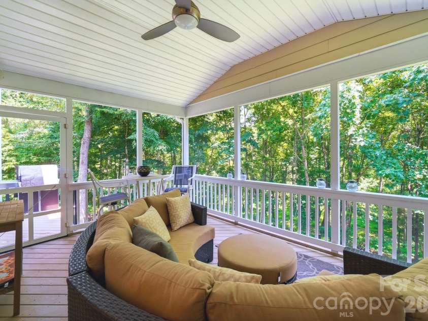 309 Walking Horse Trail, Davidson, NC 28036.  MLS# CAR4398377, YatesRealty ID 33725. 