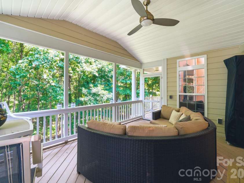 309 Walking Horse Trail, Davidson, NC 28036.  MLS# CAR4398377, YatesRealty ID 33725. 