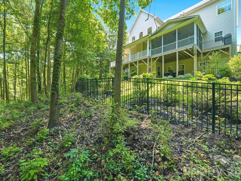 309 Walking Horse Trail, Davidson, NC 28036.  MLS# CAR4398377, YatesRealty ID 33725. 