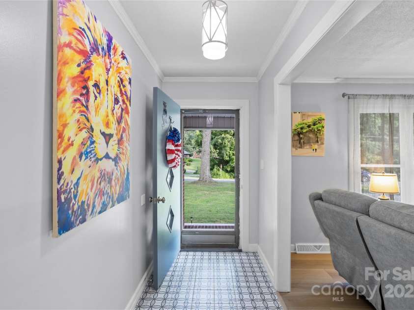 410 Queens Drive, Lexington, NC 27292.  MLS# CAR4287157, YatesRealty ID 33725. 