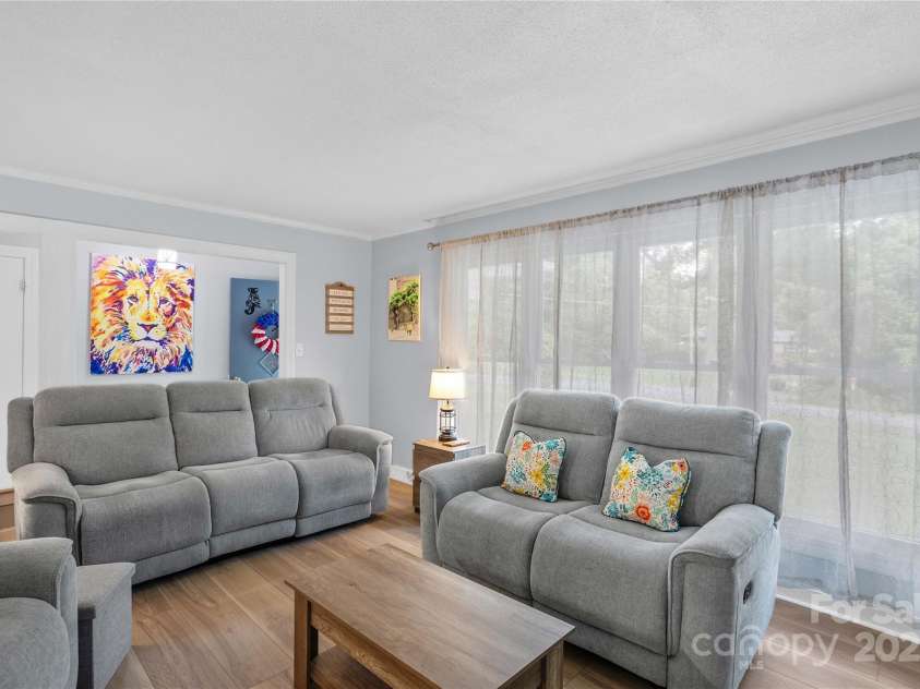 410 Queens Drive, Lexington, NC 27292.  MLS# CAR4287157, YatesRealty ID 33725. 