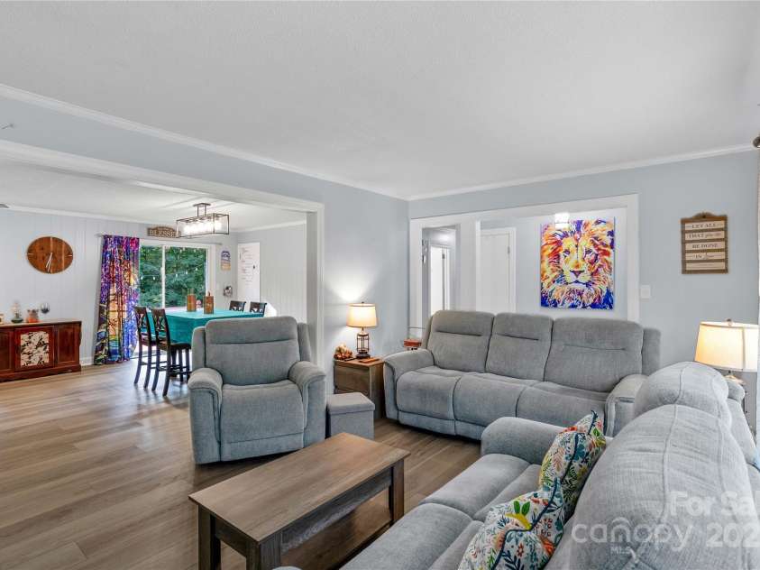 410 Queens Drive, Lexington, NC 27292.  MLS# CAR4287157, YatesRealty ID 33725. 