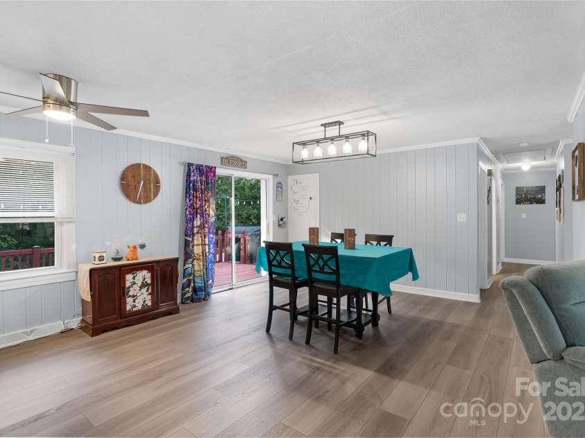 410 Queens Drive, Lexington, NC 27292.  MLS# CAR4287157, YatesRealty ID 33725. 