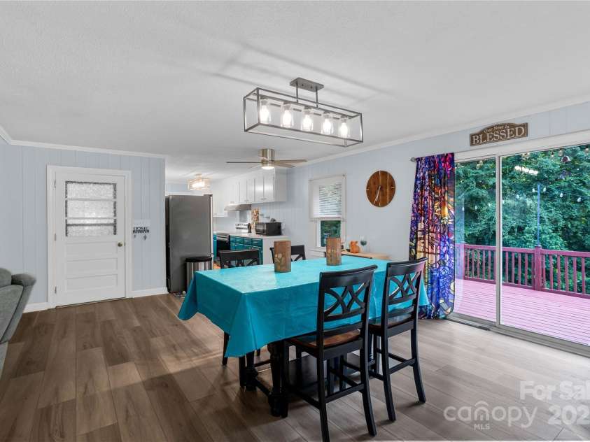 410 Queens Drive, Lexington, NC 27292.  MLS# CAR4287157, YatesRealty ID 33725. 