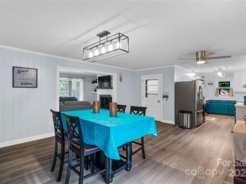 410 Queens Drive, Lexington, NC 27292.  MLS# CAR4287157, YatesRealty ID 33725. 