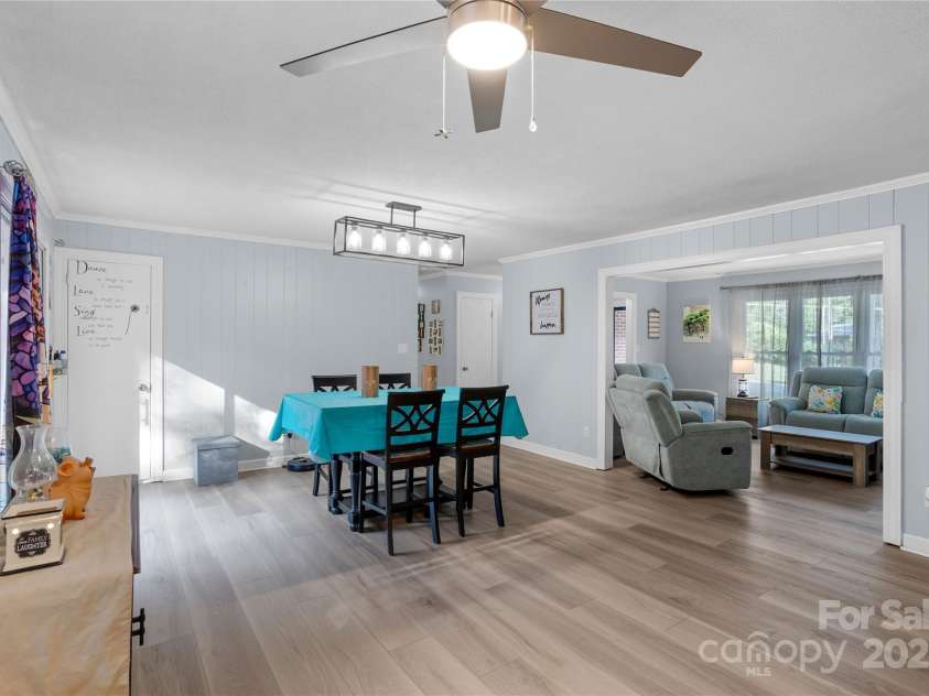 410 Queens Drive, Lexington, NC 27292.  MLS# CAR4287157, YatesRealty ID 33725. 