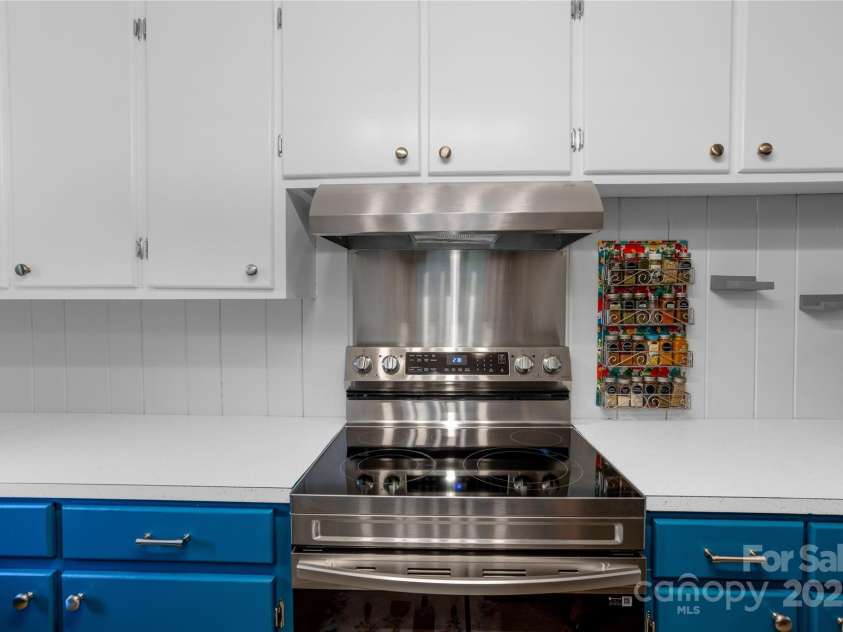 410 Queens Drive, Lexington, NC 27292.  MLS# CAR4287157, YatesRealty ID 33725. 