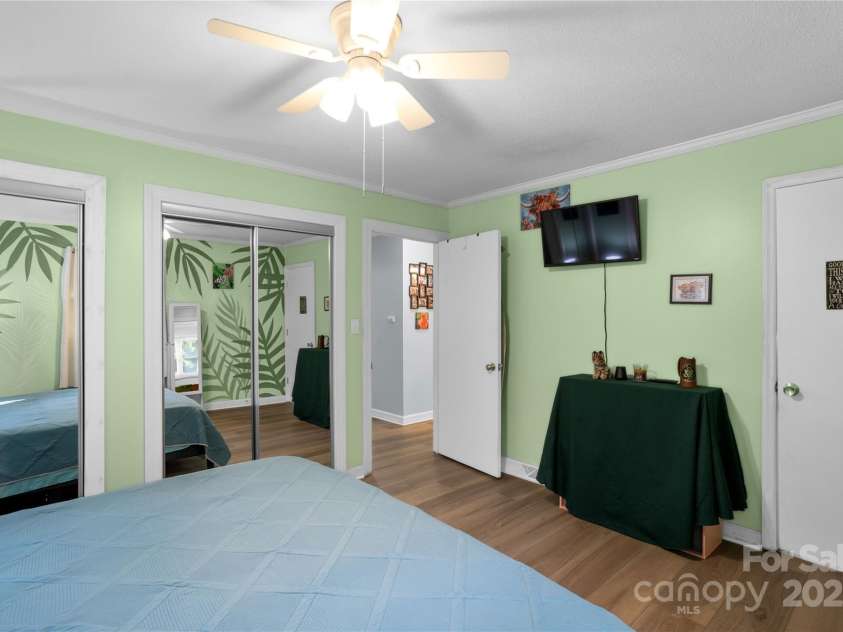 410 Queens Drive, Lexington, NC 27292.  MLS# CAR4287157, YatesRealty ID 33725. 